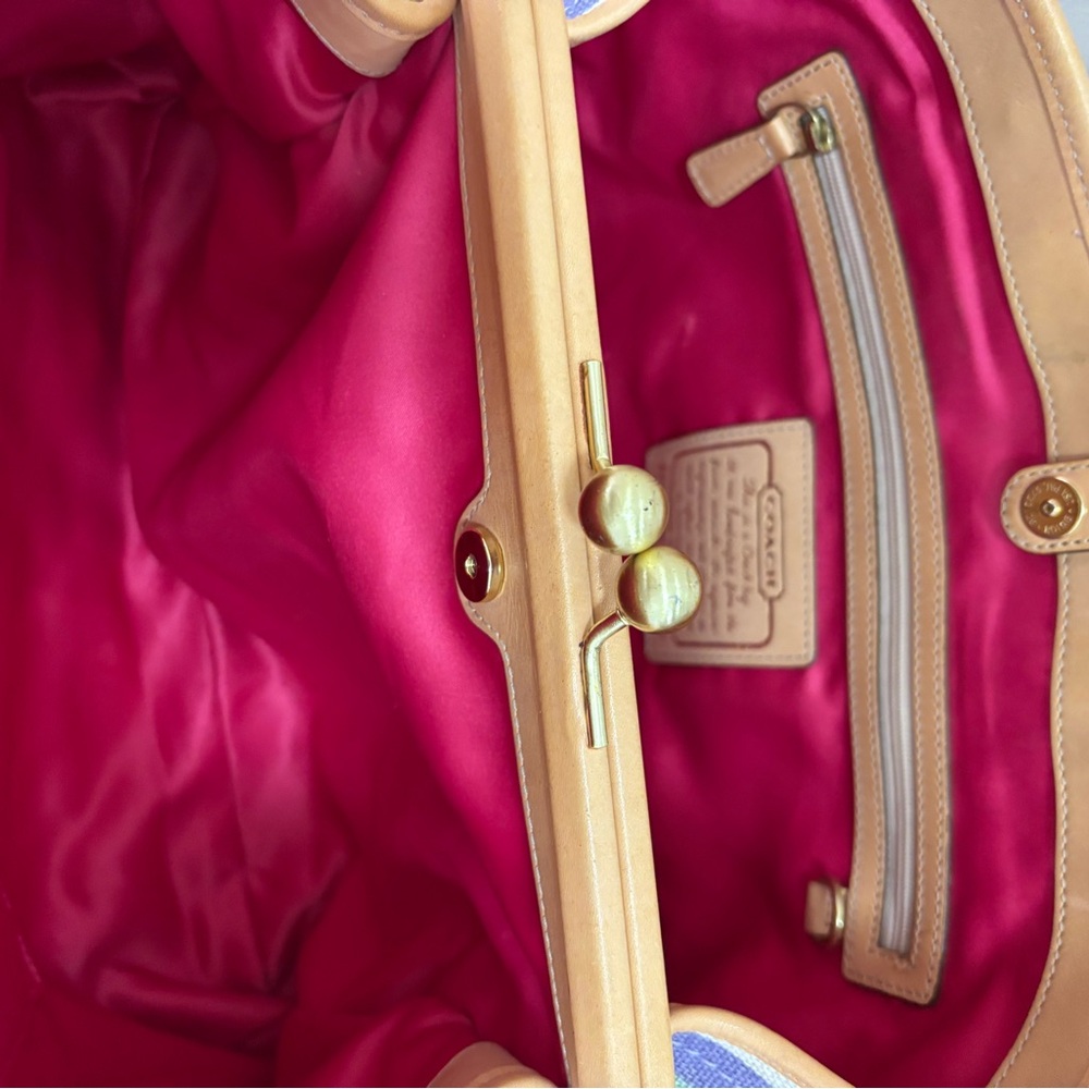 Coach M0871-13487 Hamptons 10th Anniv Limited Ed Heritage Stripe Kiss Lock EUC - Picture 9 of 14